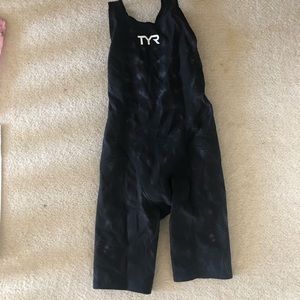 TYR Women’s Closed-back Venzo (Size 25)